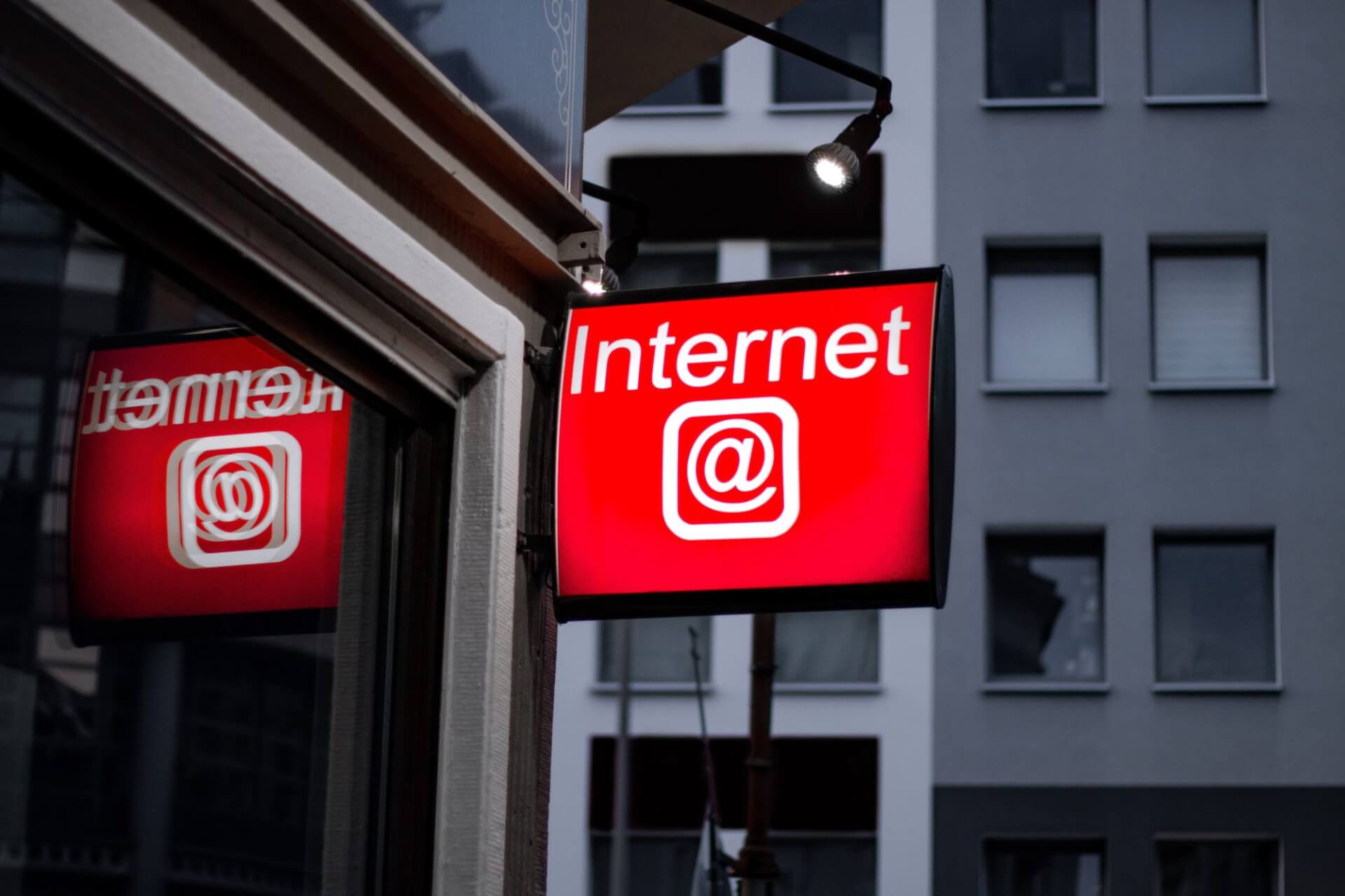 402052_Hoxtell_2019_Internet-Governance.jpg